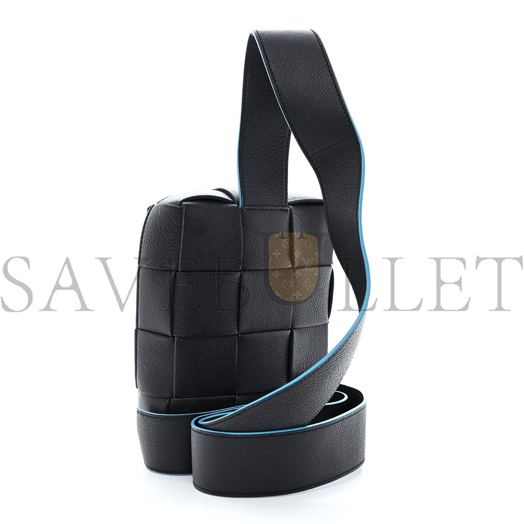 BOTTEGA VENETA GRAINED CALFSKIN INTRECCIO MINI CASSETTE SLING BAG DEEP BLUE POOL (20*15*5cm) BOTTEGA VENETA GRAINED CALFSKIN INTRECCIO MINI CASSETTE SLING BAG DEEP BLUE POOL (20*15*5cm)